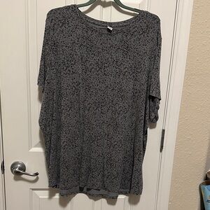 Old Navy Gray Leopard Print Women's Tee